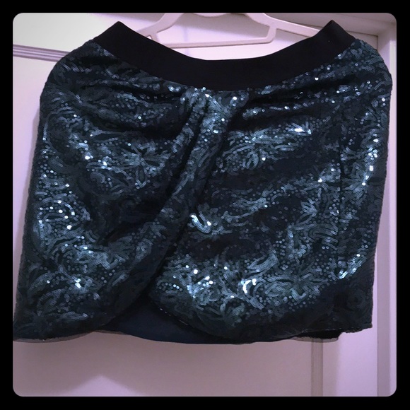 NWT BCBG JOANNE Green Sequined Wrap miniskirt - Picture 3 of 4